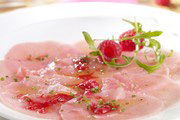 Recette de Carpaccio de veau à la vinaigrette de framboises
